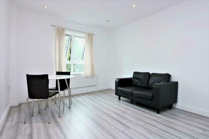 Apartment To Rent In Catalpa Court, London, SE13