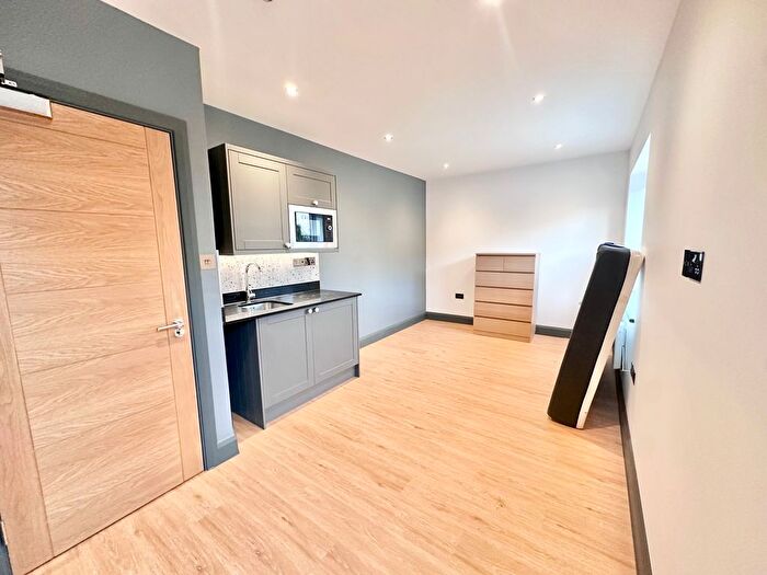 Studio To Rent In Mounts Road, Greenhithe, DA9