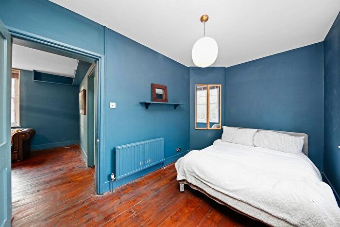 2 Bedroom Flat For Sale In Hannibal Road, Stepney, London, E1