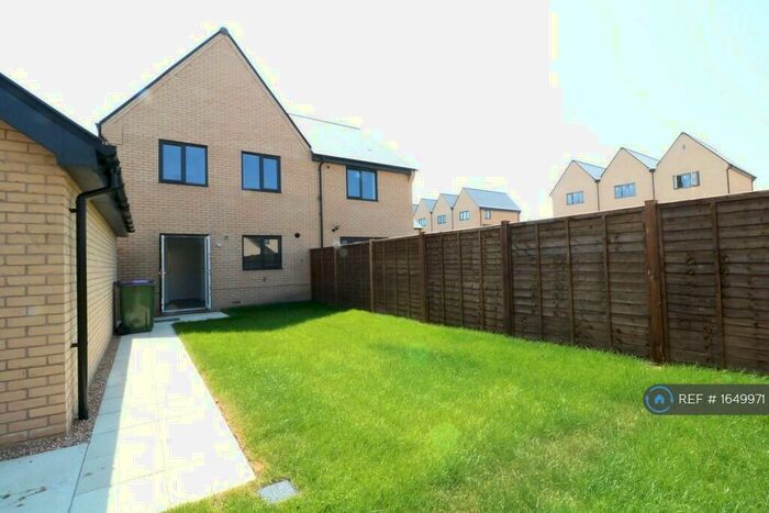 3 Bedroom Semi-Detached House To Rent In Appleton Road, Folkestone, CT20