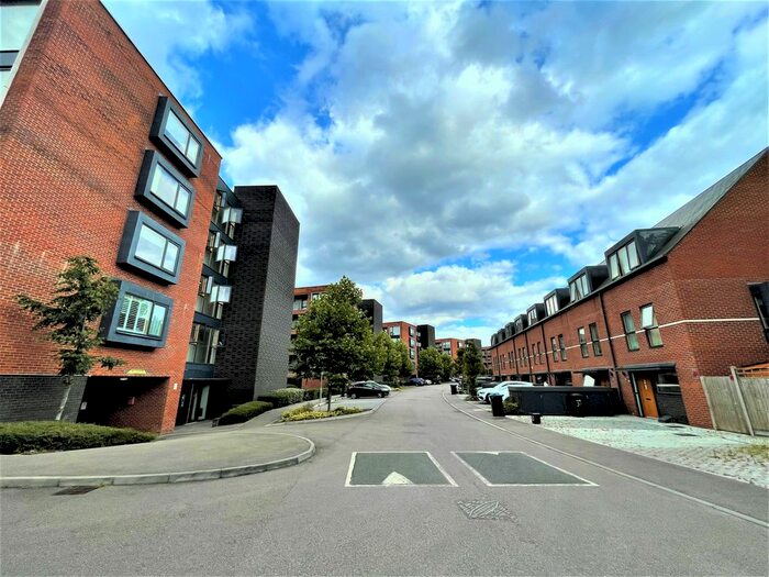 3 Bedroom Flat To Rent In Ebony Crescent, London, EN4