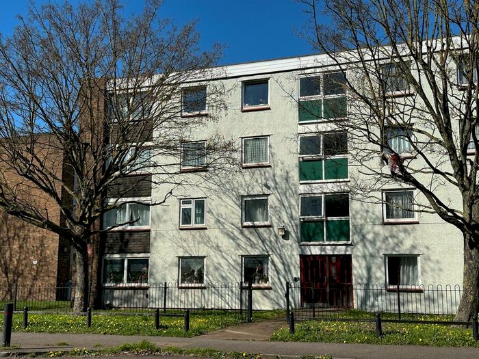 3 Bedroom Flat For Sale In Convent Way, Southall, Middlesex, UB2