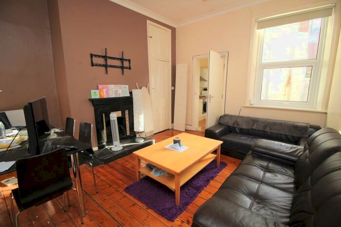 3 Bedroom Flat To Rent In Shortridge Terrace, Jesmond, Newcastle Upon Tyne, NE2