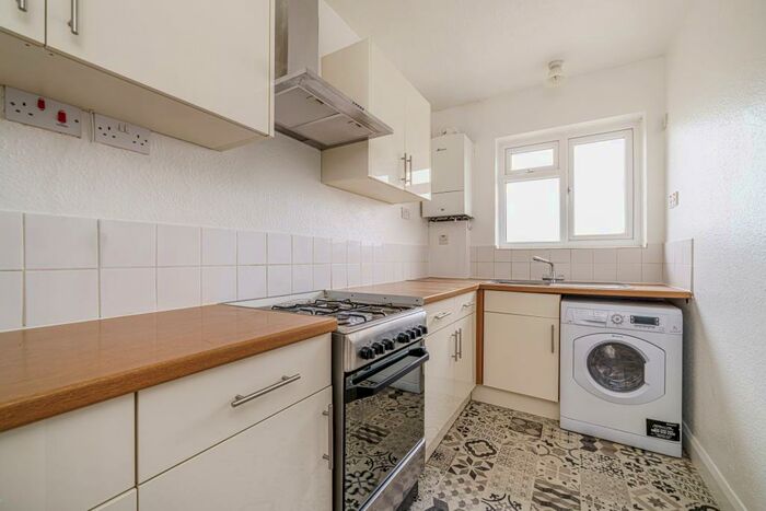 3 Bedroom Apartment To Rent In Hastings Road, Bromley, BR2