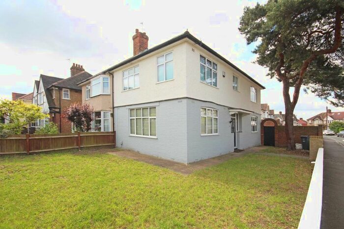 3 Bedroom Semi-Detached House To Rent In Central Avenue, Hounslow, TW3