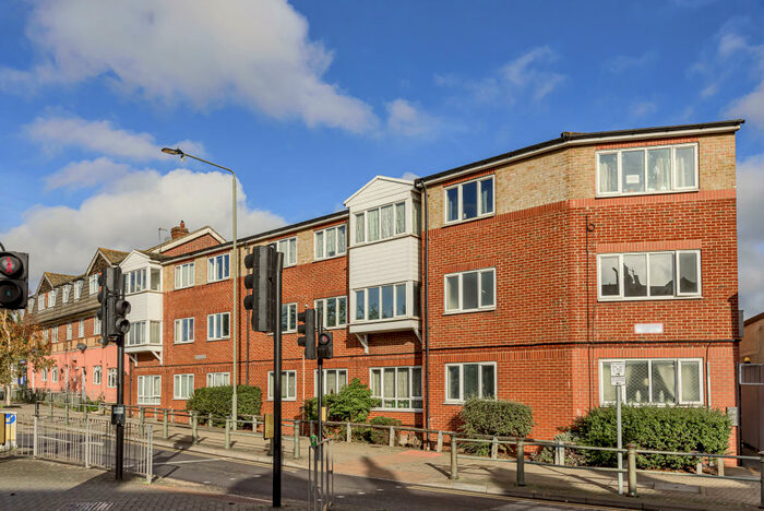 2 Bedroom Flat To Rent In Croydon Road, Beckenham, BR3