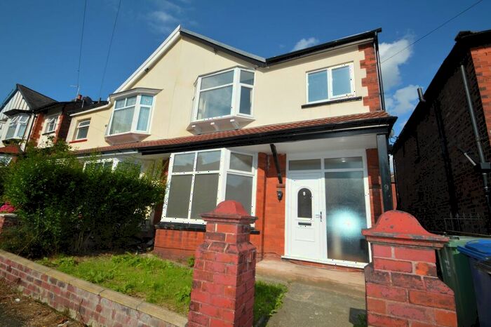4 Bedroom Semi-Detached House To Rent In Sedgley Avenue, Prestwich, M25
