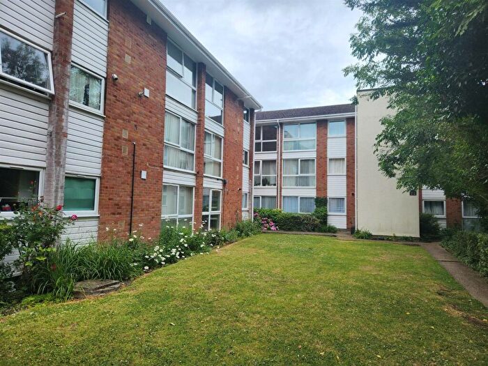 2 Bedroom Flat To Rent In Inks Green, Chingford, E4