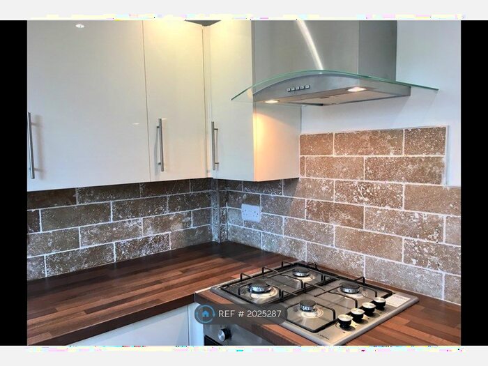 2 Bedroom Flat To Rent In Kendal Court, West Bridgford, Nottingham, NG2