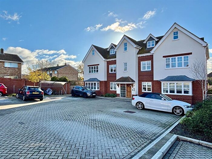 2 Bedroom Flat For Sale In Swann Hill Gardens, Upton, BH16