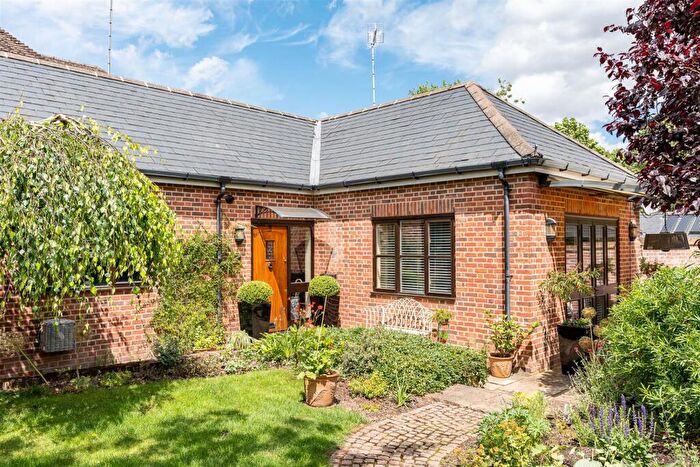 3 Bedroom Semi-Detached Bungalow For Sale In Hertford Road, Digswell, AL6