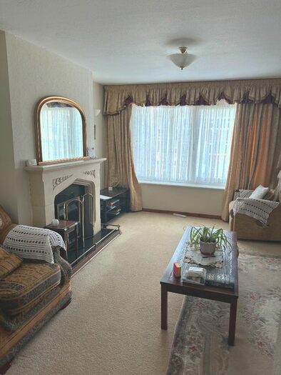 3 Bedroom Semi-Detached House To Rent In Ashford Gardens, Leamington Spa, CV31