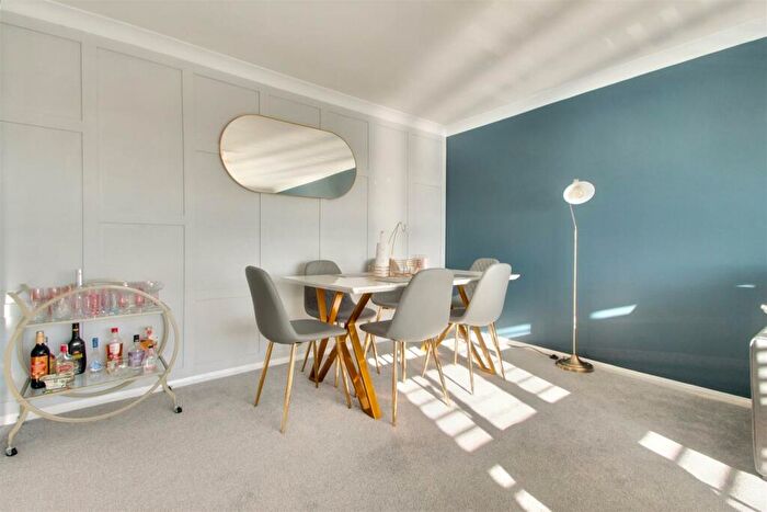 1 Bedroom Flat For Sale In Greystone Avenue, Worthing, BN13