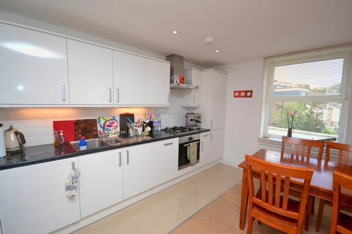 3 Bedroom Flat To Rent In East End Road, London, N2
