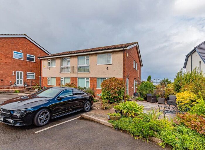 2 Bedroom Maisonette For Sale In Vista Court, Northcliffe Drive, Penarth, CF64
