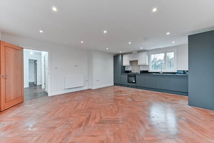3 Bedroom Flat To Rent In Norbury Avenue, Norbury, London, SW16