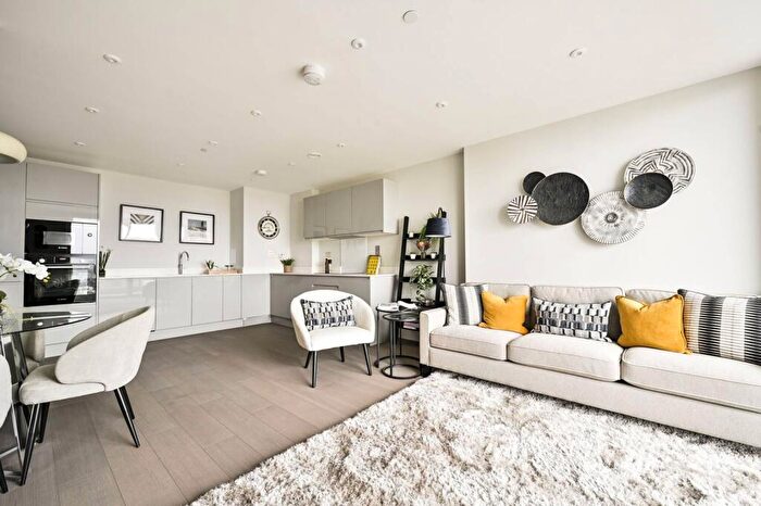2 Bedroom Flat For Sale In Vision Point, Battersea, SW11