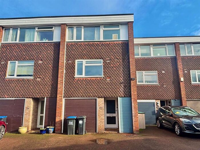 3 Bedroom Town House To Rent In Vernon Close, Leamington Spa, CV32