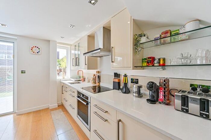 5 Bedroom Semi-Detached House For Sale In Napier Close, London, SE8