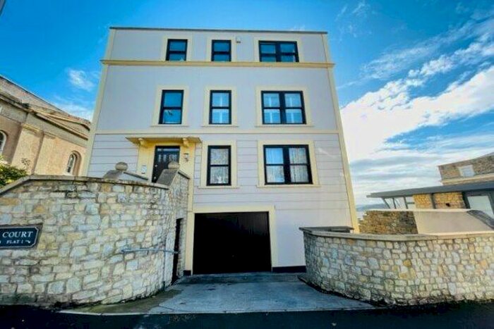 2 Bedroom Flat To Rent In Royal Court, Clevedon, BS21