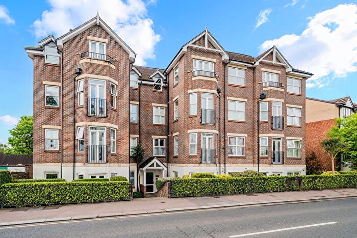 2 Bedroom Flat For Sale In Station Road, Redhill, RH1