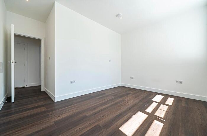 2 Bedroom Flat To Rent In High Street, Sittingbourne, ME10