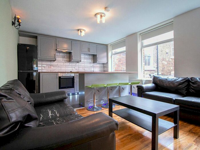 3 Bedroom Flat To Rent In Providence Place, Leeds, LS2