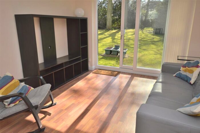 2 Bedroom Apartment To Rent In Park Court, Warham Road, South Croydon, CR2