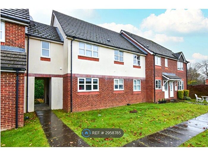 2 Bedroom Maisonette To Rent In Derwent Close, Amersham, HP7