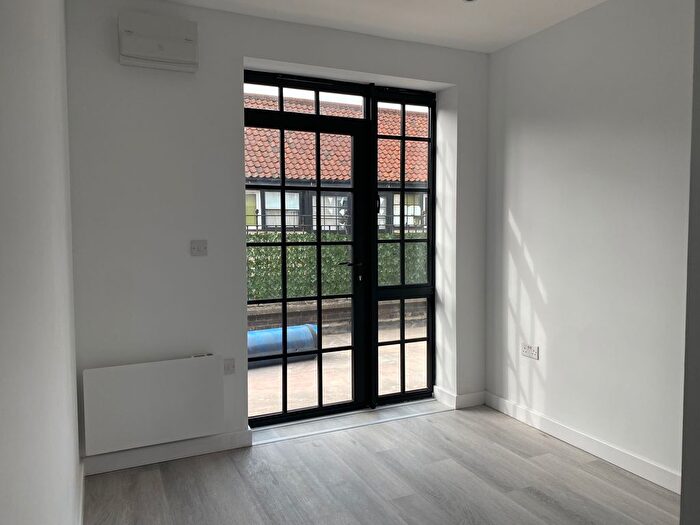 1 Bedroom Flat To Rent In High Road, London, N17