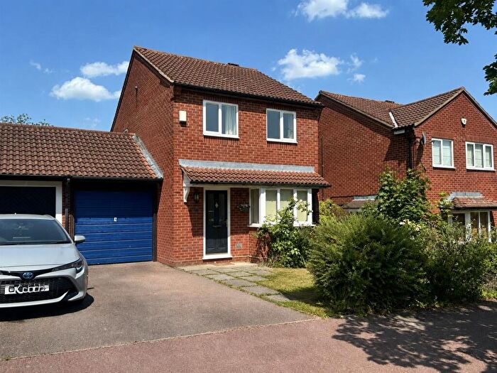 3 Bedroom Link Detached House For Sale In Attingham Hill, Great Holm, Milton Keynes, MK8