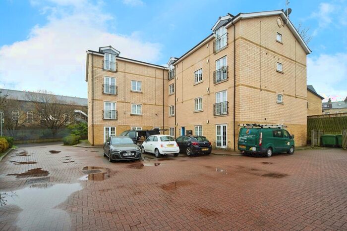 2 Bedroom Flat To Rent In Mill, Dock Lane, Shipley, BD17