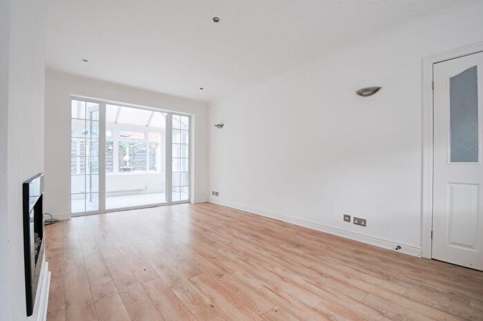 3 Bedroom Detached House To Rent In Branksome Drive, Salford, M6