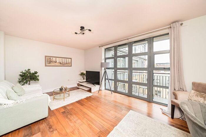 2 Bedroom Flat For Sale In Corben Mews, London, SW8