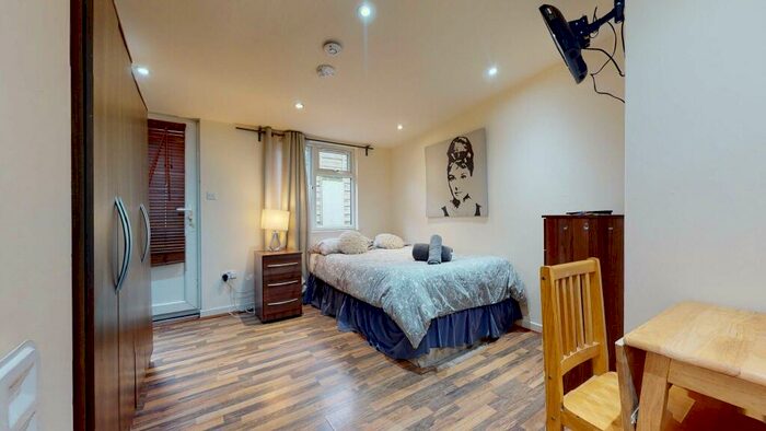 Studio To Rent In Chatsworth Road, NW2