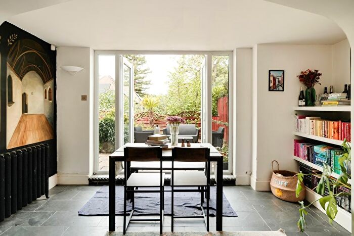 2 Bedroom Flat For Sale In Church Road, Stoke Bishop, Bristol, BS9