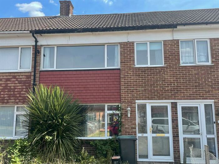 3 Bedroom House To Rent In Beaumont Drive, Northfleet, Gravesend, DA11