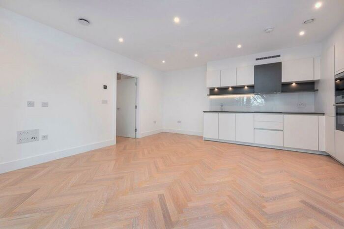 1 Bedroom Flat To Rent In Sterling Way, Islington, London, N7