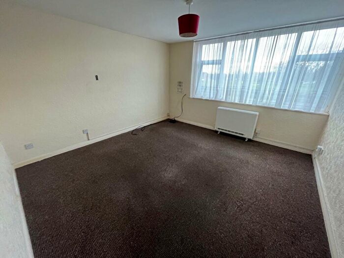 Flat To Rent In Cleethorpes Road, Grimsby, DN31