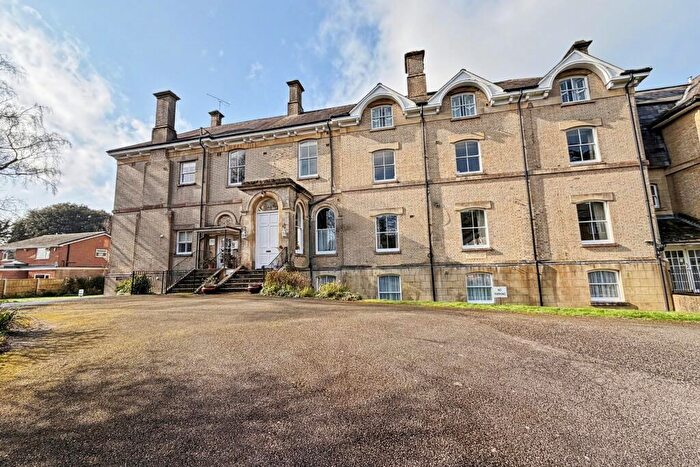 2 Bedroom Flat For Sale In Wimborne, BH21