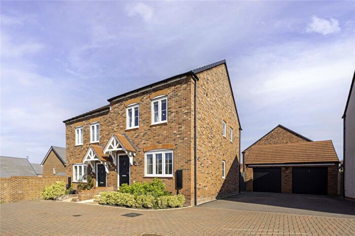 2 Bedroom Semi Detached House For Sale In Gowling Close, Radford Semele, CV31