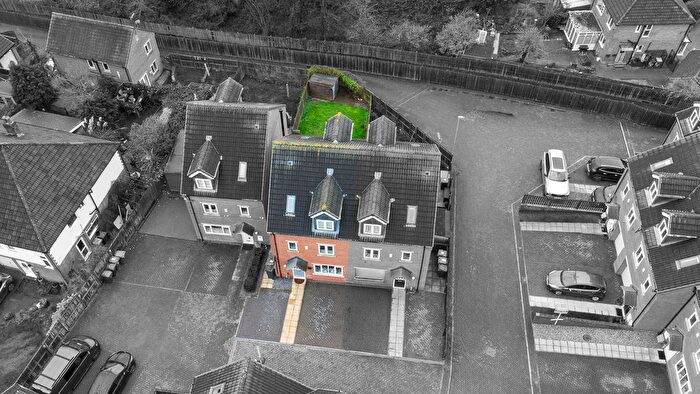 4 Bedroom Semi Detached House For Sale In Brookroyd View, Birstall, Batley, WF17