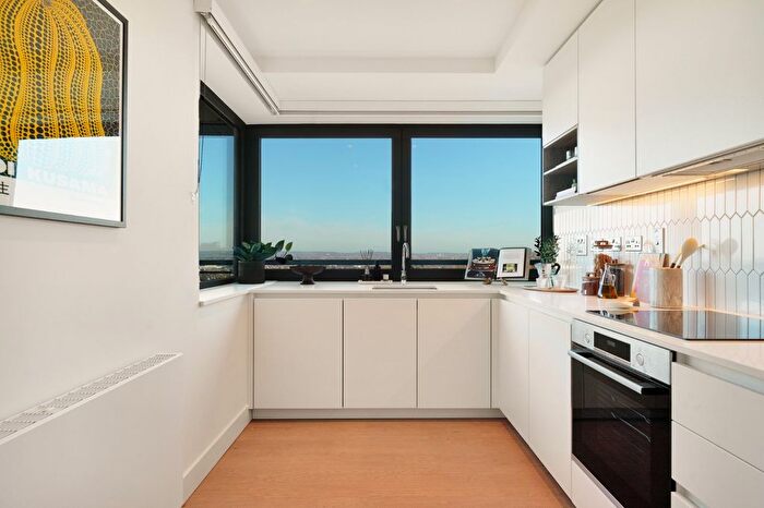 2 Bedroom Flat To Rent In Park Lane, Wembley, HA9