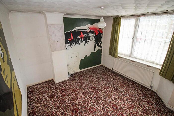 3 Bedroom House For Sale In Woodbrooke Way, Corringham, Stanford-Le-Hope, SS17