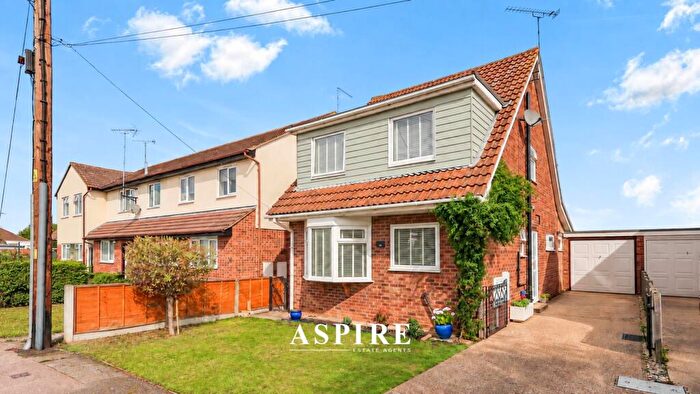 3 Bedroom Detached House For Sale In Station Avenue, Rayleigh, SS6