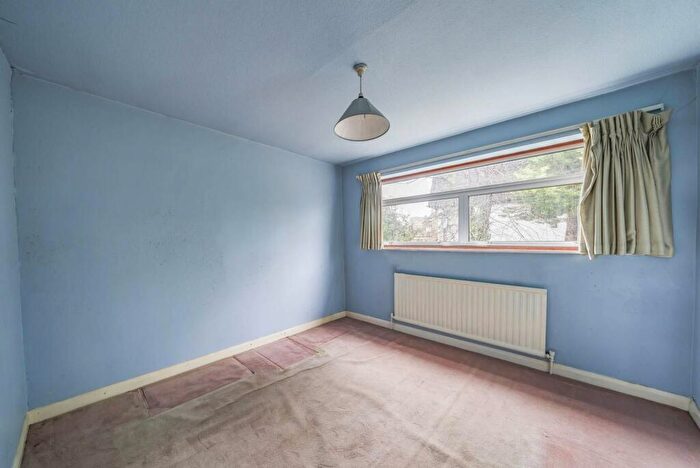 4 Bedroom Detached House For Sale In Lyonsdown Road, New Barnet, Barnet, EN5