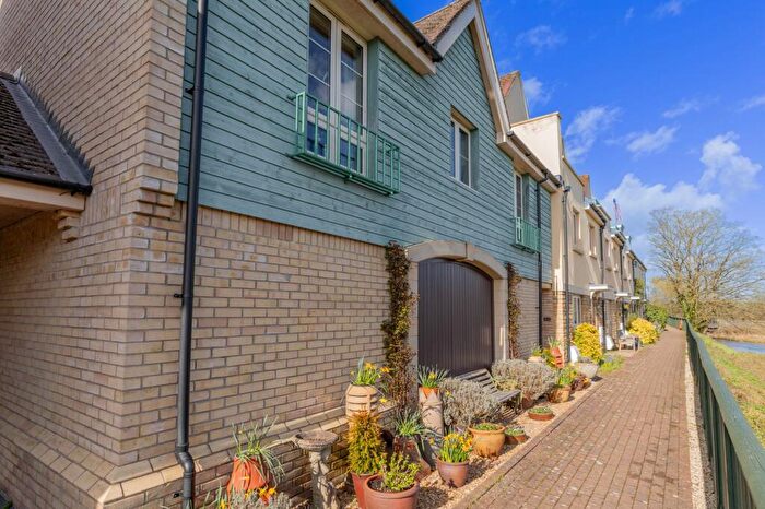 2 Bedroom Coach House For Sale In Hunloke Way, Malmesbury, SN16