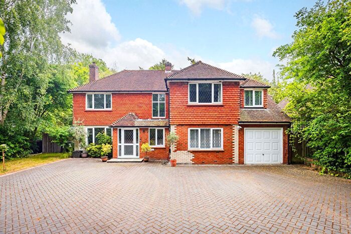 4 Bedroom Detached House For Sale In Greatford Drive, Guildford, Surrey, GU1