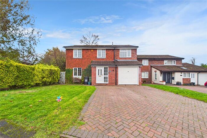 4 Bedroom Detached House For Sale In Hawkesbury Drive, Calcot, Reading, Berkshire, RG31