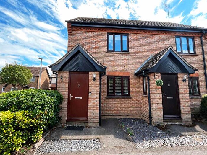 2 Bedroom Maisonette For Sale In Fawkner Close, Chelmer Village, Chelmsford, CM2